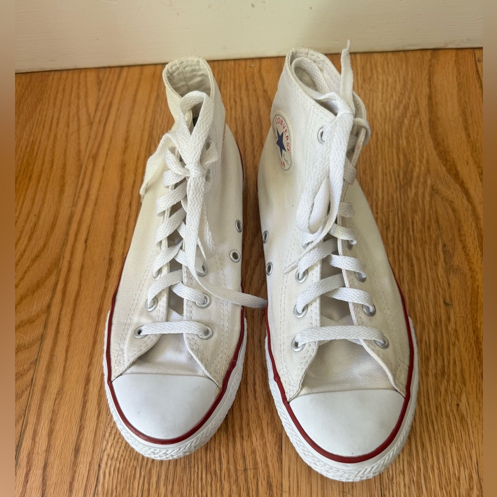 **EUC** White Converse Chuck Taylor High Tops - Size 3Y